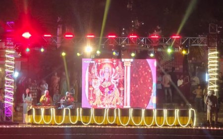 बलरामपुर देवीपाटन धाम में महाआरती:दीपों से जगमगाया सूर्यकुंड, लाइट-साउंड शो में दिखी मां पाटेश्वरी की महिमा