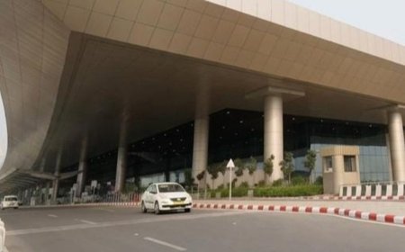 लखनऊ एयरपोर्ट पर जल्द शुरू होगी भारत टैक्सी सेवा:लास्ट-माइल कनेक्टिविटी होगी मजबूत, यात्रियों को कैब बुकिंग और डिजिटल भुगतान का मिलेगा विकल्प