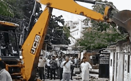 लखनऊ में वकीलों के अवैध चैंबरों पर आज होगी कार्रवाई:पुलिस-प्रशासन के साथ नगर निगम के अधिकारी बुलडोजर लेकर पहुंचे