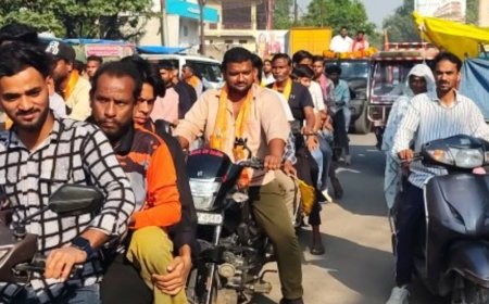 हाथरस में भगवान वाल्मीकि जयंती पर कार्यक्रम:शहर में निकली प्रभात फेरी, सरकारी विभागों ने भी किया आयोजन