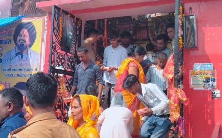अयोध्या में मां सिद्धिदात्री के दर्शन को उमड़ी भीड़:कामाख्या धाम में लगी लंबी कतारें, करीब एक हजार स्थानों पर भंडारा लगेगा