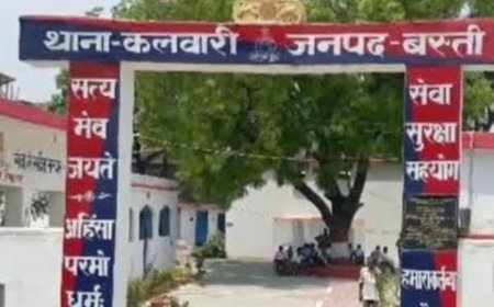 पैसे निकालने गए युवक के खाते से 30 हजार गायब:बस्ती में दो अज्ञात लोगों ने मदद के बहाने कार्ड बदला, केस दर्ज