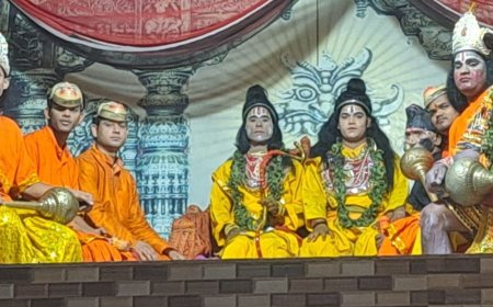 हनुमान जी का पराक्रम देख गूंजे जयकारे:भोजूबीर रामलीला में दर्शकों की आंखें हुईं नम, समुद्र लांघने का प्रसंग भी दिखाया गया