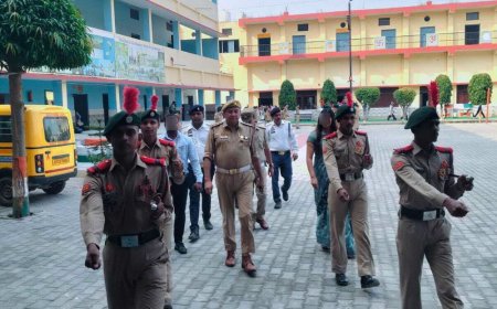बुलंदशहर में यातायात जागरूकता कार्यक्रम आयोजित:यातायात नियमों, सड़क सुरक्षा और साइबर अपराधों से बचाव की जानकारी दी