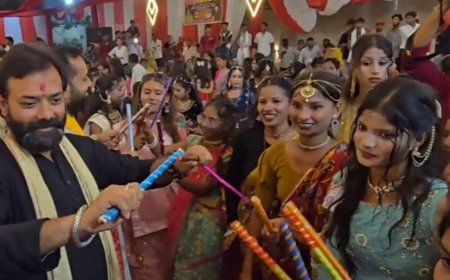 चरखारी में विधायक के साथ 451 बेटियों ने किया गरबा:बुंदेलखंड के चरखारी में विधायक बृजभूषण राजपूत ने कराया भव्य आयोजन, उत्साह से थिरकीं बेटियां