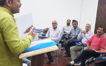 कानपुर में कर्मचारियों की समस्याओं पर बैठक:चिकित्सा सुविधा, परीक्षा पारिश्रमिक और महाविद्यालयों में कार्य अवधि के मुद्दों पर चर्चा