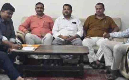 कानपुर में 2 अक्टूबर को ‘NO UPI DAY’ मनाएंगे व्यापारी:दुकानों पर नहीं लेंगे डिजिटल पेमेंट, स्कैनर पर डालेंगे काला कपड़ा