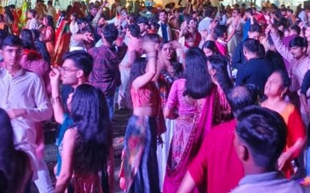लखनऊ में गरबा गाला 4.0 डांडिया नाइट शुरू:जनेश्वर मिश्र पार्क में 19 अक्टूबर तक चलेगा, लाइव ढोल और DJ के साथ गरबा होगा