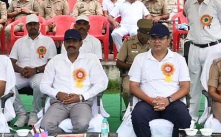 पुलिस लाइन में आगरा जोन की 13वीं मलखम्भ प्रतियोगिता शुरू:6 जिलों की टीमें ले रहीं हिस्सा, खिलाड़ियों को खेल भावना और अनुशासन की शपथ दिलाई