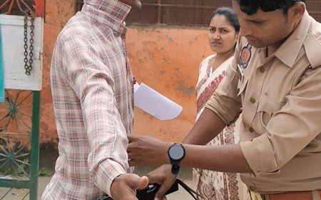 सीतापुर में PET अभ्यर्थियों के कलावे और जेवर उतरवाए:13 केंद्रों पर दो पालियों में 11,184 अभ्यर्थी देंगे परीक्षा, 500 पुलिसकर्मी तैनात