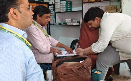 मथुरा में मिठाई-दूध की दुकानों पर छापे, 12 नमूने लिए:बर्फी, पनीर, खोआ और मलाई लड्डू के सैंपल लैब भेजे