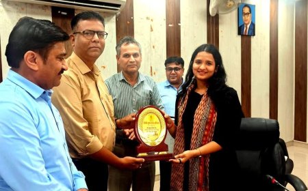 टीबी मरीजों की मदद के लिए शालोम ट्रस्ट सम्मानित:हापुड़ में सीडीओ ने दिया मोमेंटो; ट्रस्ट पुष्टाहार बांटने और नुक्कड़ नाटकों से जागरूकता फैलाने में जुटा
