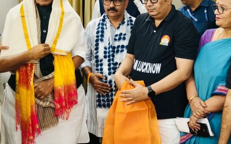 रक्षा मंत्री से मिली लखनऊ की टीम:बाढ़ पीड़ितों की मदद, भूकंप और प्राकृतिक आपदा में किए राहत कार्यों की जानकारी दी