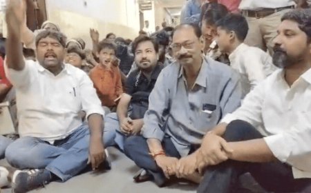नगर निगम में कांग्रेस का हंगामा:गरीब नगर में 4 मकान तोड़ने का विरोध, पार्षद के दबाव में कार्रवाई का आरोप