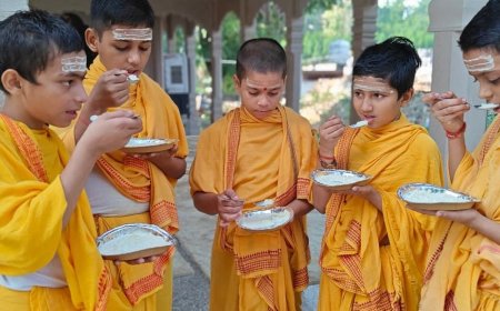 वेद विद्यालय में चंद्र पूजन:सामवेदाचार्य ब्रजमोहन पाण्डेय ने बताया शरद पूर्णिमा पर खीर का धार्मिक महत्व