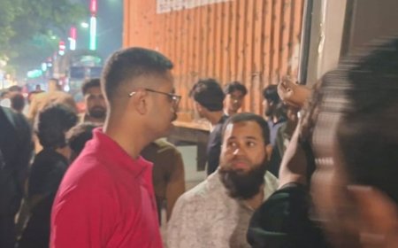 एक्सीडेंट के बाद डम्पर के केबिन में फंसा रहा ड्राइवर:मुरादाबाद में कांठ रोड पर डम्पर और कैंटर में हुई जबरदस्त भिड़ंत