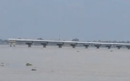 मऊ के दोहरीघाट में सरयू 70.65 मीटर पर पहुंची:खतरे के निशान से 75 सेंटीमीटर ऊपर, मुक्तिधाम के शवदाह स्थल भी डूबे
