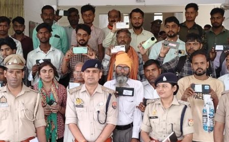 कासगंज में 120 गुम मोबाइल बरामद:CEIR पोर्टल और IMEI ट्रैकिंग से कई राज्यों से खोजे गए, स्वामियों को सौंपे