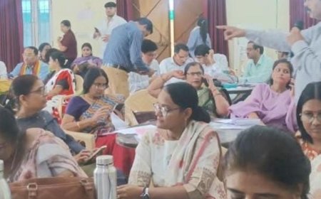 मथुरा के स्कूलों में बनेंगे मतदाता साक्षरता क्लब:छात्रों को लोकतंत्र और मतदान के महत्व के बारे में बताया जाएगा
