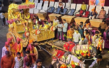 प्रतापगढ़ में श्रीराम बारात निकली,पुष्पवर्षा और जयकारों से गूंजा शहर:हाथी-घोड़े, बैंड-बाजे और भव्य रथों पर सवार चारों भाइयों की झांकियां बनीं आकर्षण