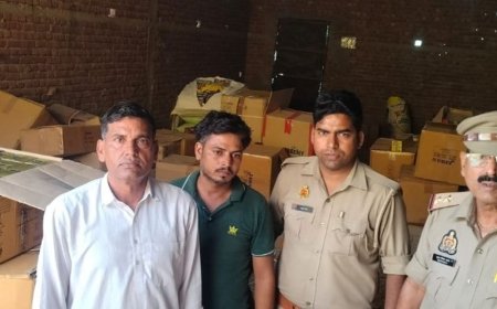 हाथरस में पुलिस ने अवैध आतिशबाजी पकड़ी:गोदाम से 12 लाख के पटाखे बरामद, 2 लोग गिरफ्तार