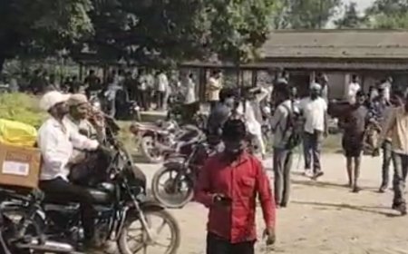 रामपुर में मोबाइल टावर पर चढ़ी महिला:खुद को सिपाही की दूसरी पत्नी बता रही, 2 घंटे से पुलिस समझाने में जुटी
