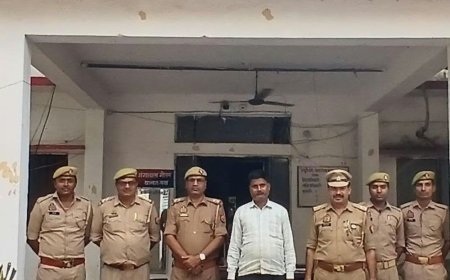 आटा चक्की के बेसमेंट से 103 किलो पटाखे बरामद:औरैया में एक आरोपी गिरफ्तार, 4 बोरियों में रखे थे फुलझड़ियां और रॉकेट