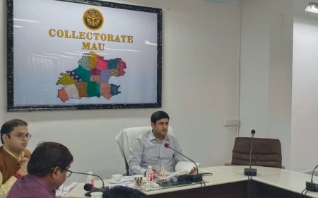 मऊ में 834 निर्माण परियोजनाओं में 437 लंबित:सीएंडडीएस के अभियंता का वेतन रोकने के निर्देश, डीएम ने लापरवाही पर जताई नाराजगी