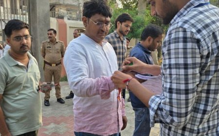 मथुरा ने UPSSC PET परीक्षा शुरू:33 परीक्षा केंद्र बनाए गए,सुरक्षा के कड़े इंतजाम,हाथ पर बंधे कलावा काटे
