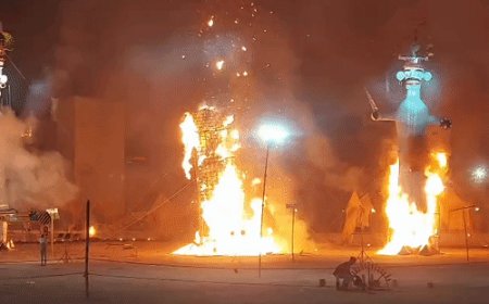 झांसी में मेघनाथ की जगह रावण के पुतले को जलाया:हनुमान ने उड़कर जलाई सोने की लंका, जमकर हुई आतिशबाजी, देखे 15 तस्वीरें