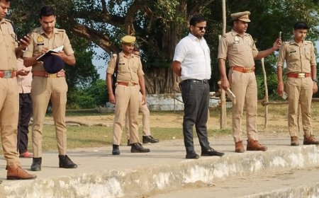 अयोध्या में SDM ने घाटों को किया निरीक्षण:दुर्गा प्रतिमा विसर्जन की तैयारियां तेज, संपर्क मार्गों के गड्ढे तत्काल भरवाने के निर्देश