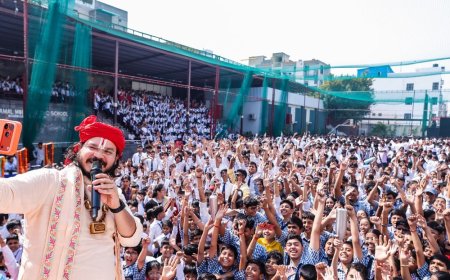 नई दिल्ली स्थित स्कूल में हनुमान चालीसा पाठ:चित्रकूट के आचार्य का हुआ स्वागत, विद्यार्थियों ने लिया राष्ट्रसेवा का संकल्प