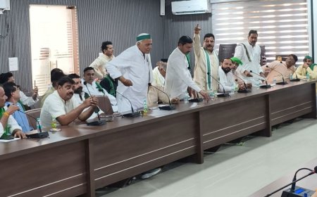 किसान दिवस में अधिकारी अनुपस्थित, वेतन रोकने की चेतावनी दी:सर्विस रोड, जल निगम की शिकायतें मिलीं, किसानों ने कार्यशैली पर उठाए सवाल