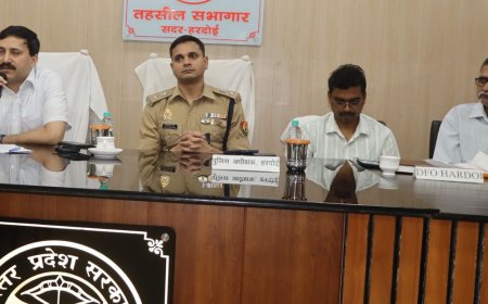 हरदोई में समाधान दिवस पर DM सख्त:बोले- समयसीमा में करें कार्रवाई, जरूरत पर खुद मौके पर जाकर जांच करें