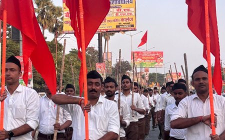 सलेमपुर में आरएसएस का पथ संचलन:स्वयंसेवकों पर जगह जगह पुष्पवर्षा, शताब्दी वर्ष अवसर पर नए संकल्प