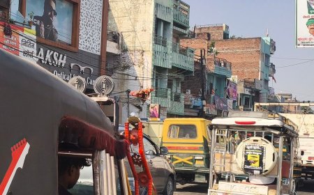इलाहाबाद-झांसी MLC चुनाव: हरवारा बूथ के बाहर जीटी-रोड पर जाम:निजी और सरकारी वाहनों और वोटरों की भीड़ ने बढ़ाई मुसीबत