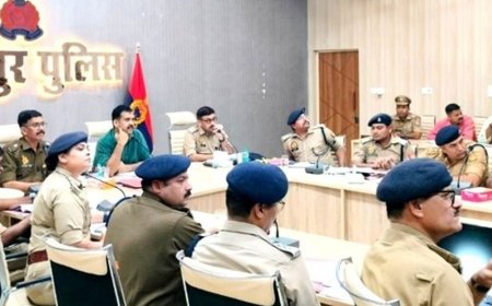 सीतापुर में एसपी ने आधी रात की बैठक:कहा- जनसुनवाई में लापरवाही हुई तो थानाध्यक्षों पर होगी कार्रवाई, महिला सुरक्षा की समीक्षा की