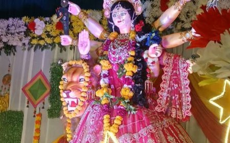 जालौन में नवरात्रि पर सजे देवी पंडाल:स्कंदमाता की पूजा-अर्चना को उमड़े श्रद्धालु, मां की प्रतिमाओं का आकर्षक श्रृंगार