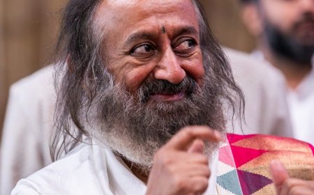 मेरठ में सत्संग:आर्ट ऑफ लिविंग के सत्संग में भजनों और ध्यान से मिला शांति का संदेश