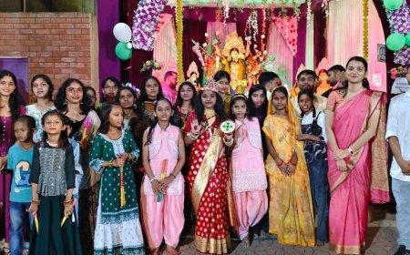 वाराणसी में जागरुकता कार्यक्रम:नाटक में बताया- बेटियों की शिक्षा, स्वतंत्रता और सपनों को पूरा करने में सहयोग करें