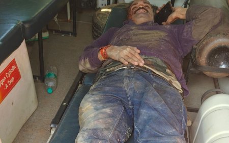 यमुना एक्सप्रेसवे पर तेज रफ्तार बाइक अनियंत्रित होकर पलटी:कानपुर देहात का 32 वर्षीय युवक गंभीर घायल, पुलिस ने अस्पताल में भर्ती कराया
