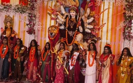 जौनपुर में कन्या पूजन आयोजित:पंडाल में श्रद्धालुओं ने मां दुर्गा के 9 स्वरूपों के दर्शन किए