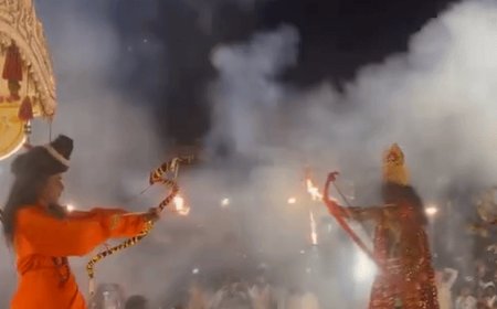 गोरखपुर में धू-धू कर जला रावण का पुतला:164 साल पुरानी परंपरा का साक्षी बने हजारों लोग, देखें VIDEO