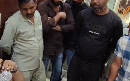 अब्बासपुर पटाखा मार्केट बंद, दुकानदारों ने विधायक से गुहार लगाई:दीपावली से पहले बढ़ी चिंता, व्यापारी बोले प्रसाशन ने नोटिस दी