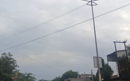 आगरा में सुबह से छाए बादल, चल रही ठंडी हवा:बारिश की है संभावना, कल से बदला हुआ है मौसम