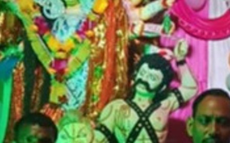 रतनपुरवा में दुर्गा महोत्सव:नव दुर्गा पूजा समिति के समारोह में जुटे पदाधिकारी और क्षेत्रवासी