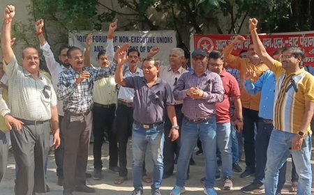 कानपुर में बीएसएनएल कर्मचारियों का प्रदर्शन:सातवां वेतनमान नही देने पर देशव्यापी आन्दोलन की चेतावनी