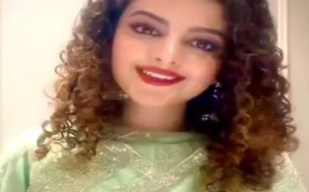 पलक मुच्छल की परफॉमेंस न होने का मुद्दा गर्माया:मथुरा में सोशल मीडिया पर लोग जता रहे नाराजगी,मंच से आयोजकों ने किया भद्दे शब्दों का प्रयोग - महिलाओं ने जताया गुस्सा