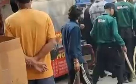 ग्रेटर नोएडा में बाउंसर ने दुकानदार को पीटा:दुकान हटाने को लेकर विवाद, पुलिस ने तीन लोगों के खिलाफ की कार्रवाई