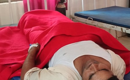लखीमपुर-खीरी में ई-रिक्शा पलटने से 10 वर्षीय बच्चे की मौत:मोहम्मदी-शाहजहांपुर मार्ग पर ट्रैक्टर-ट्रॉली की टक्कर से 5 लोग घायल, CHC में इलाज जारी